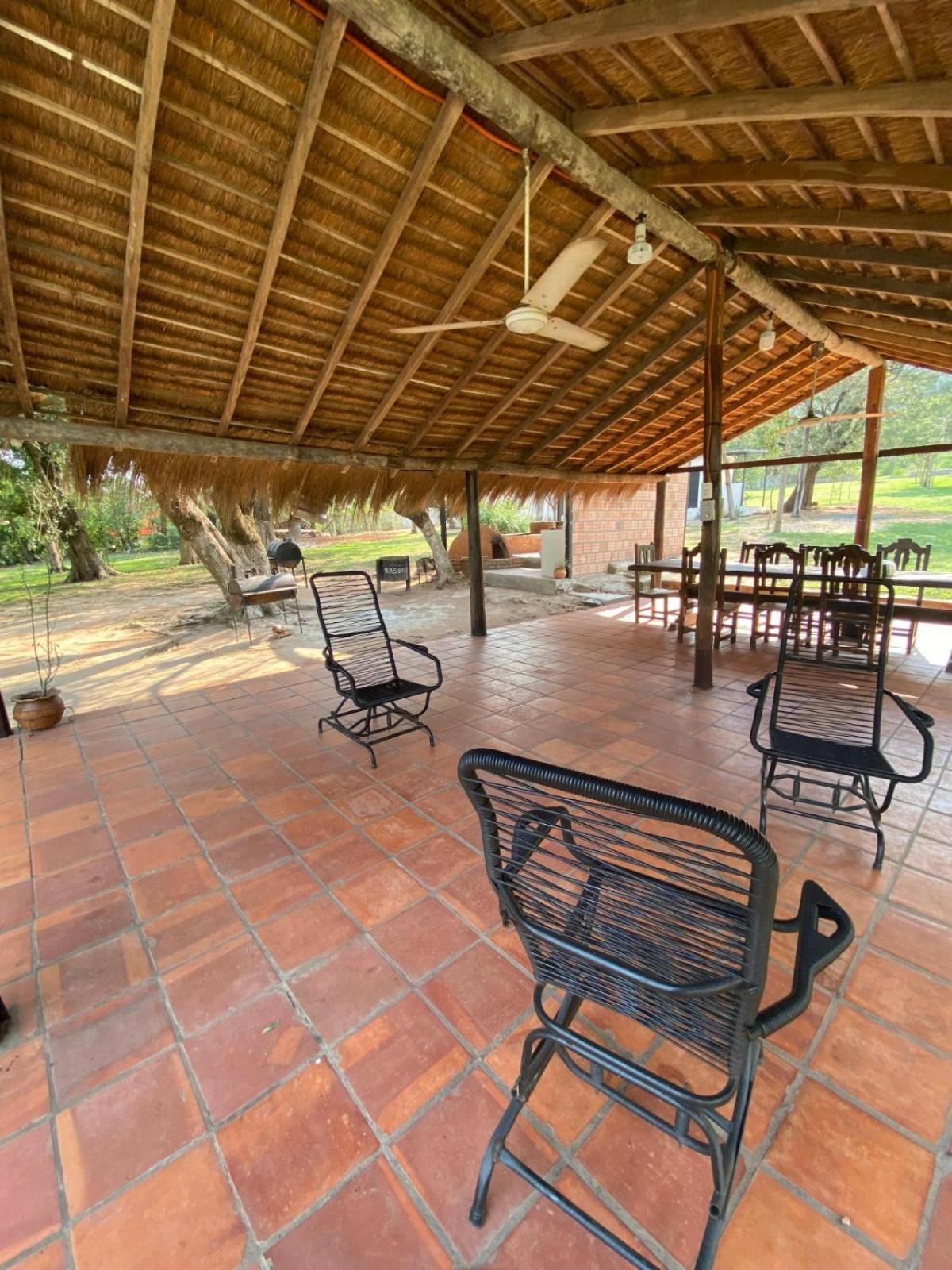Posada San Miguel Paraguari Exteriör bild