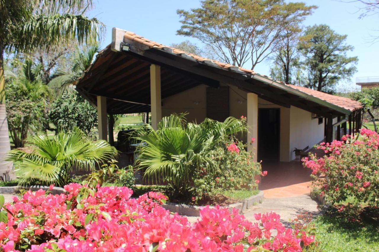 Posada San Miguel Paraguari Exteriör bild
