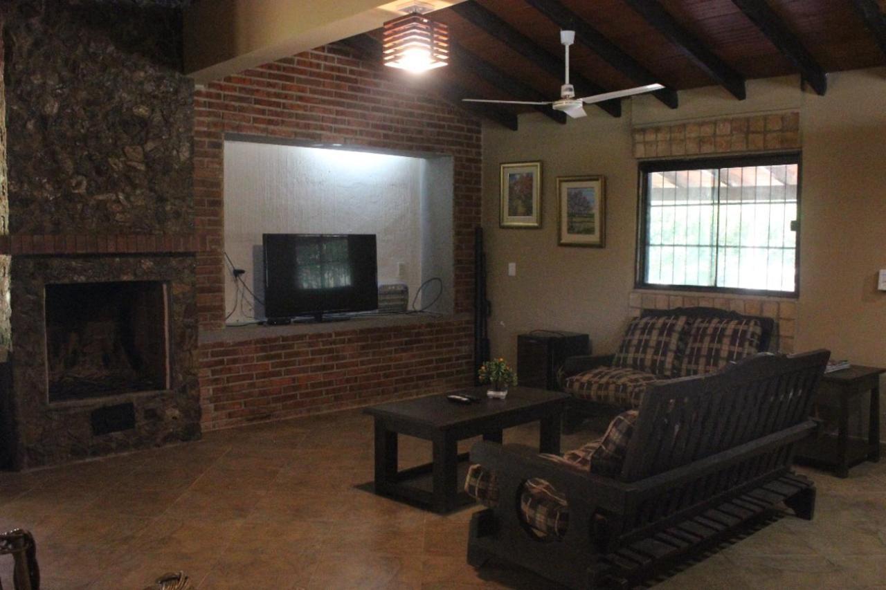 Posada San Miguel Paraguari Exteriör bild